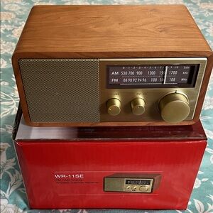Sangean WR-11SE AM/FM Analog Wooden Cabinet Receiver Table Top Radio